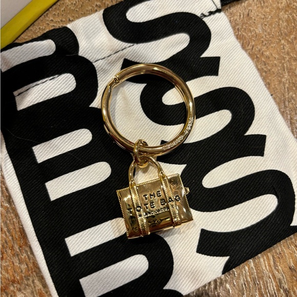 Brand new! Marc Jacob’s gold key ring/bag charm! - Picture 2 of 4